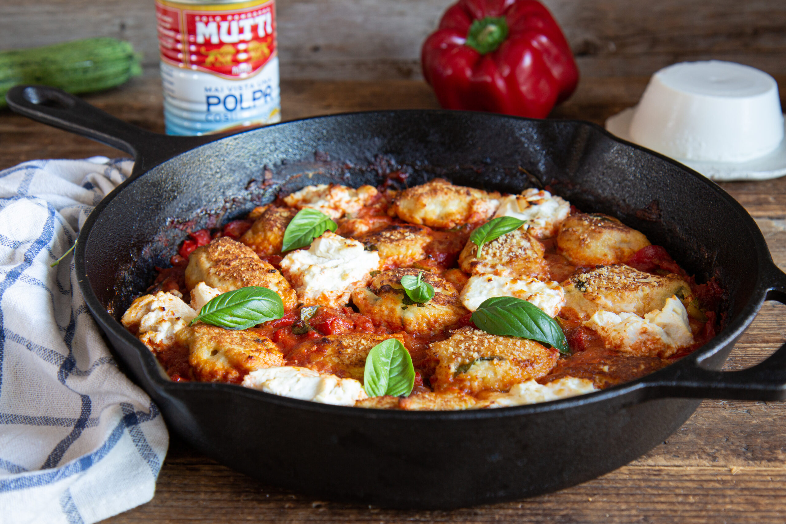 Chicken meatballs in tomato sauce