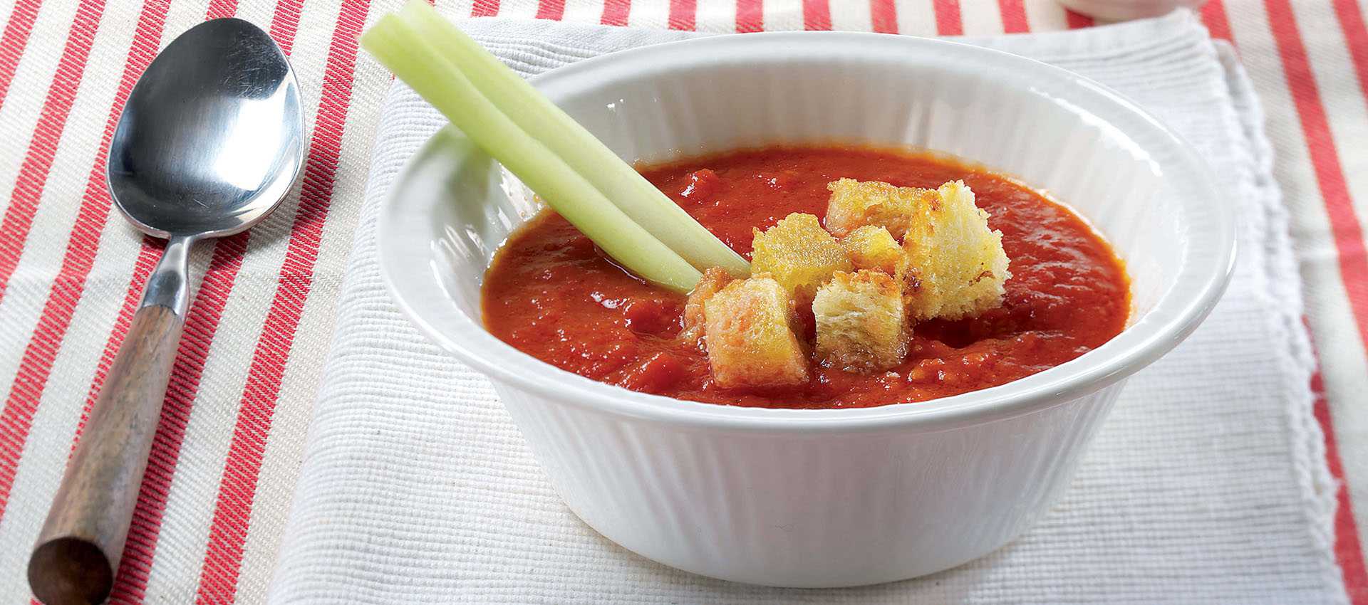 Tomatgazpacho af finthakkede tomater