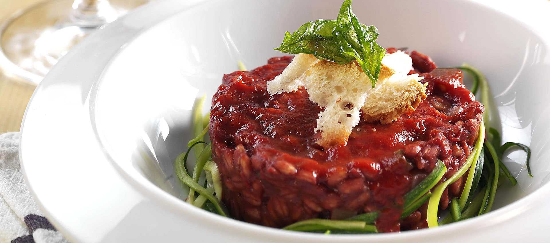 Perlebyg med portvin og tomatpuré