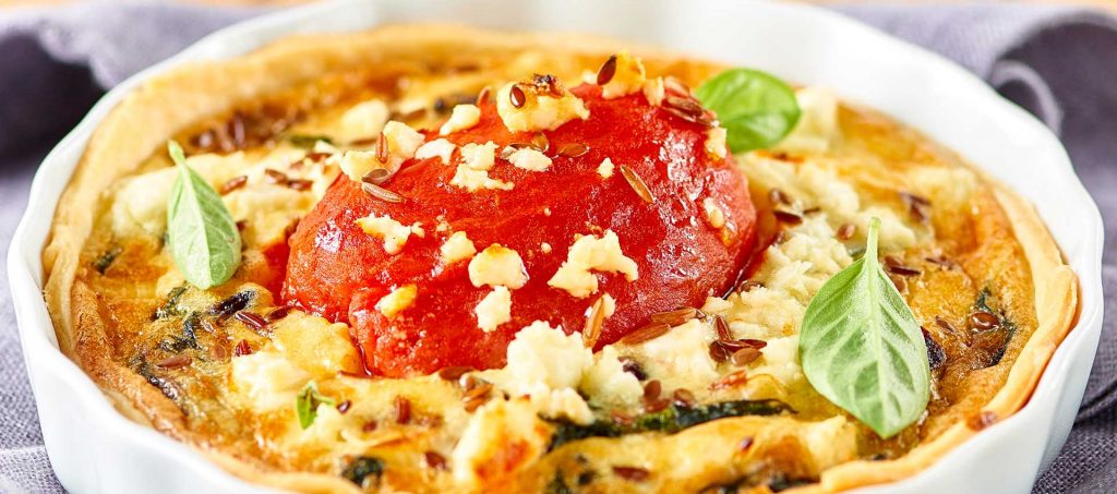 Flåede tomater i feta- og spinatquiche Flåede tomater i feta- og spinatquiche