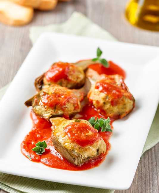 Fyldte artiskokker med tomatsauce Fyldte artiskokker med tomatsauce