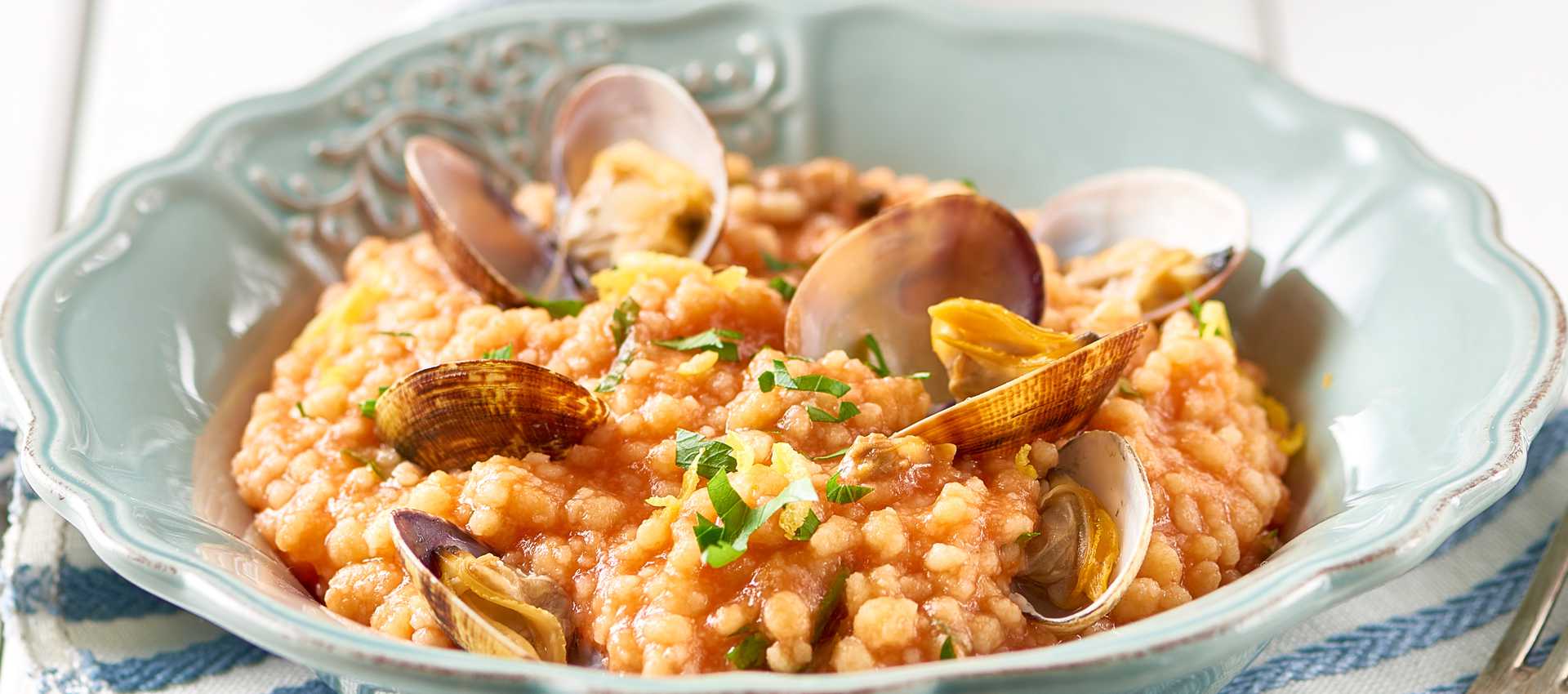 Fregola med tomat, muslinger og citron