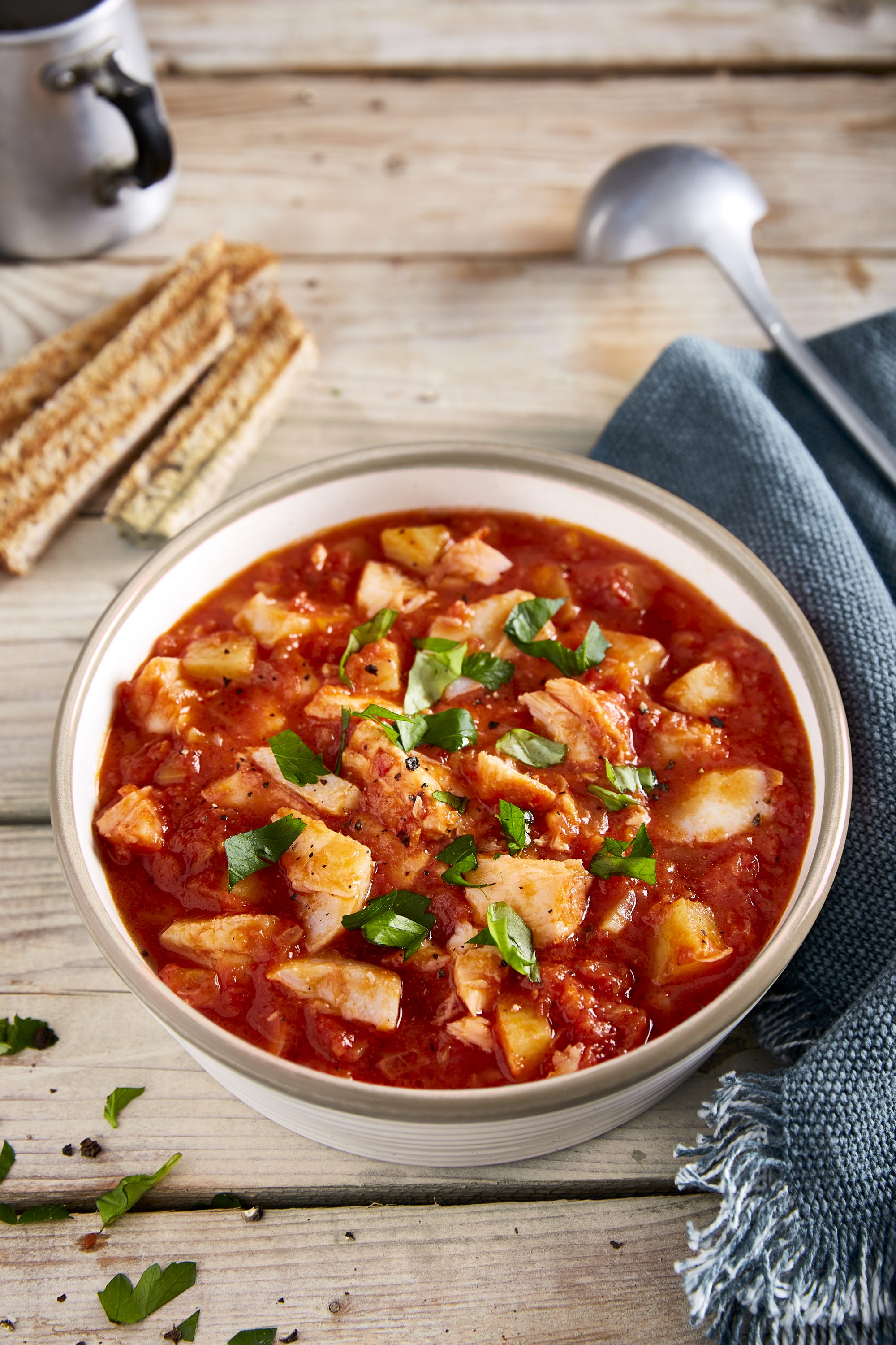 Fiskesuppe med finthakkede tomater