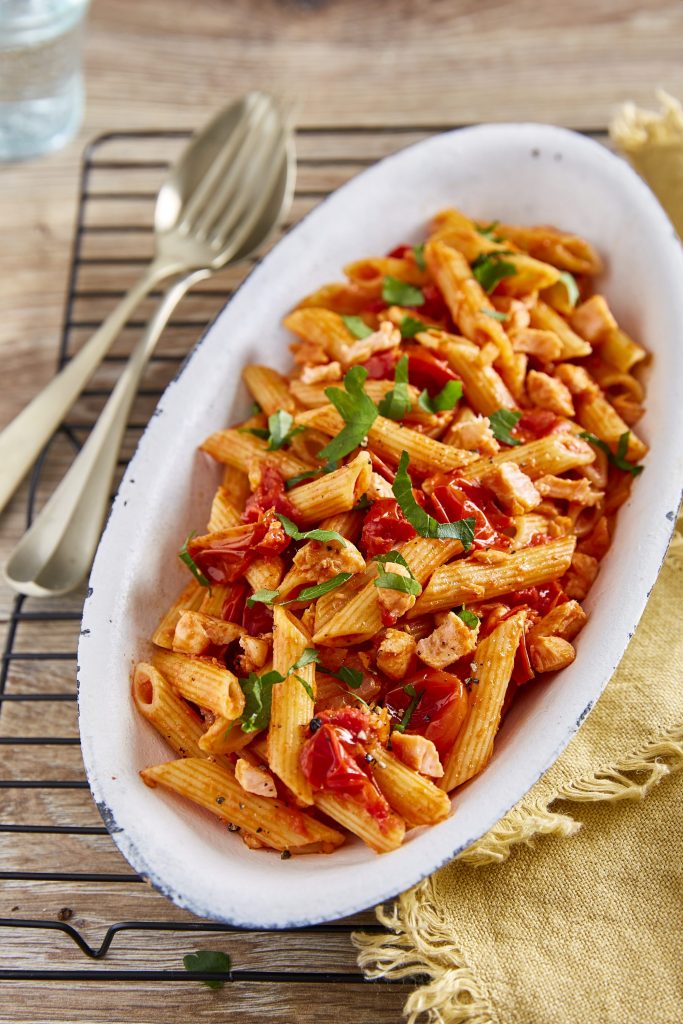 Penne med laks og Mutti Cherrytomater Penne med laks og Mutti Cherrytomater