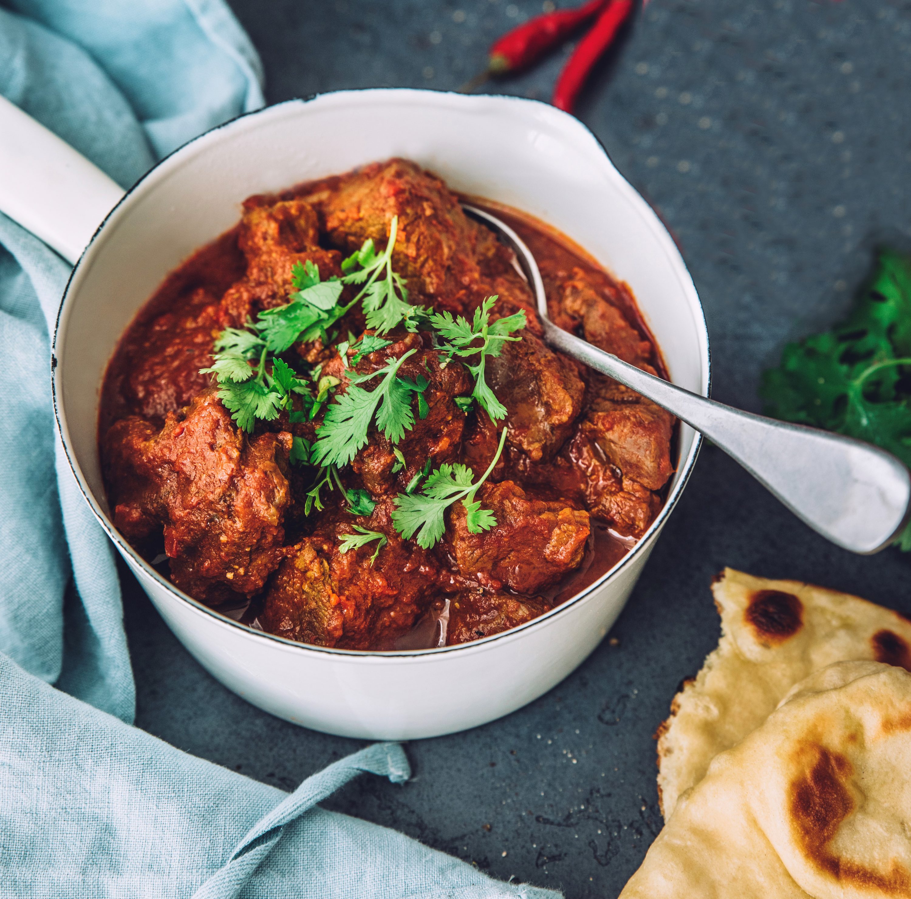 Beef Madras med pastasauce og chili