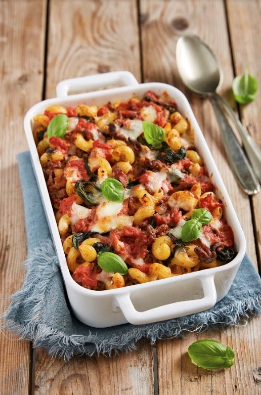 Makaroni med kødfars og mozzarella