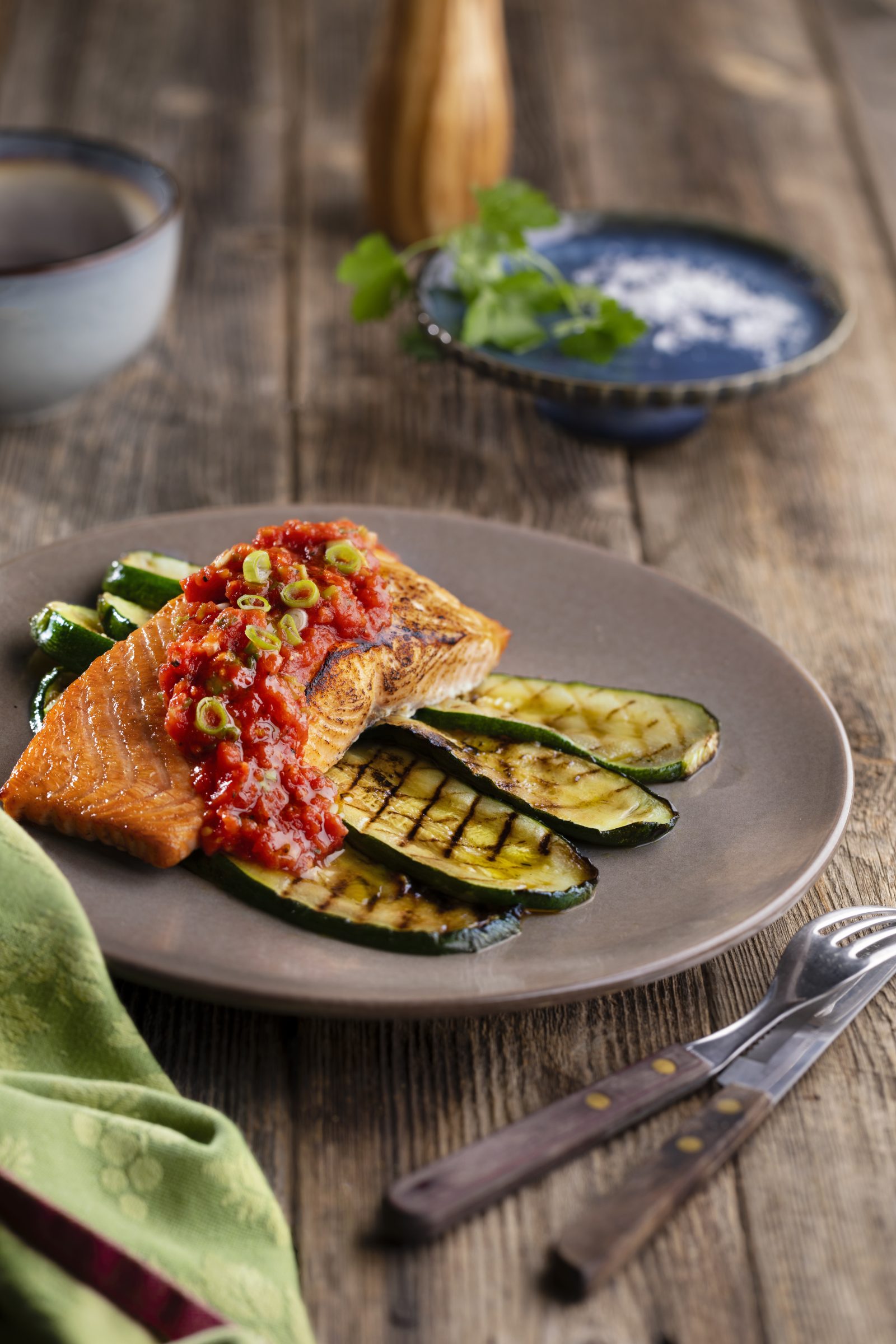 Grillet laks med courgette