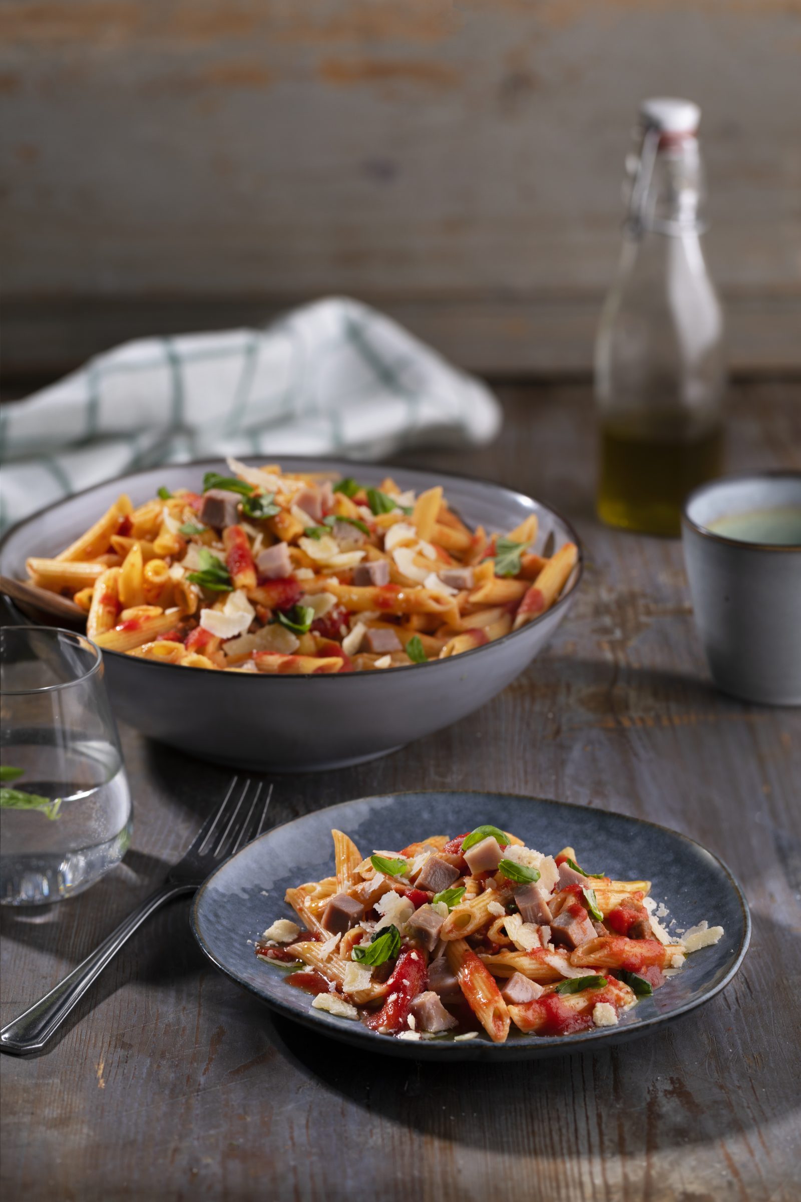 Tomatpasta med tiloversbleven juleskinke