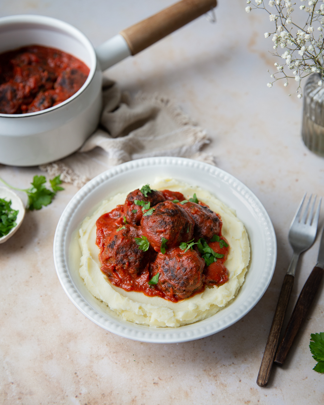 Frikadeller i tomatsovs