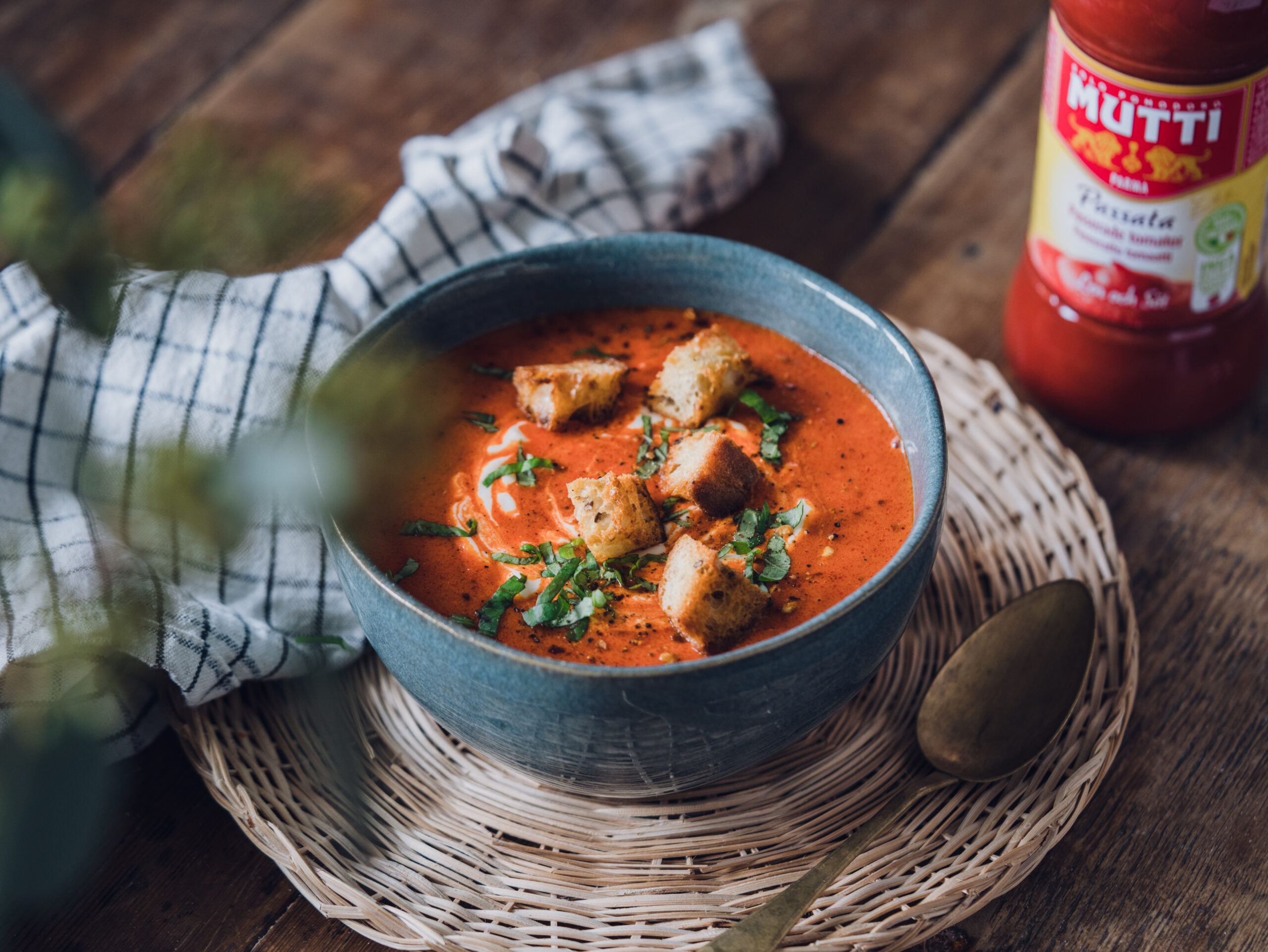 Nem tomatsuppe med ristet peberfrugt