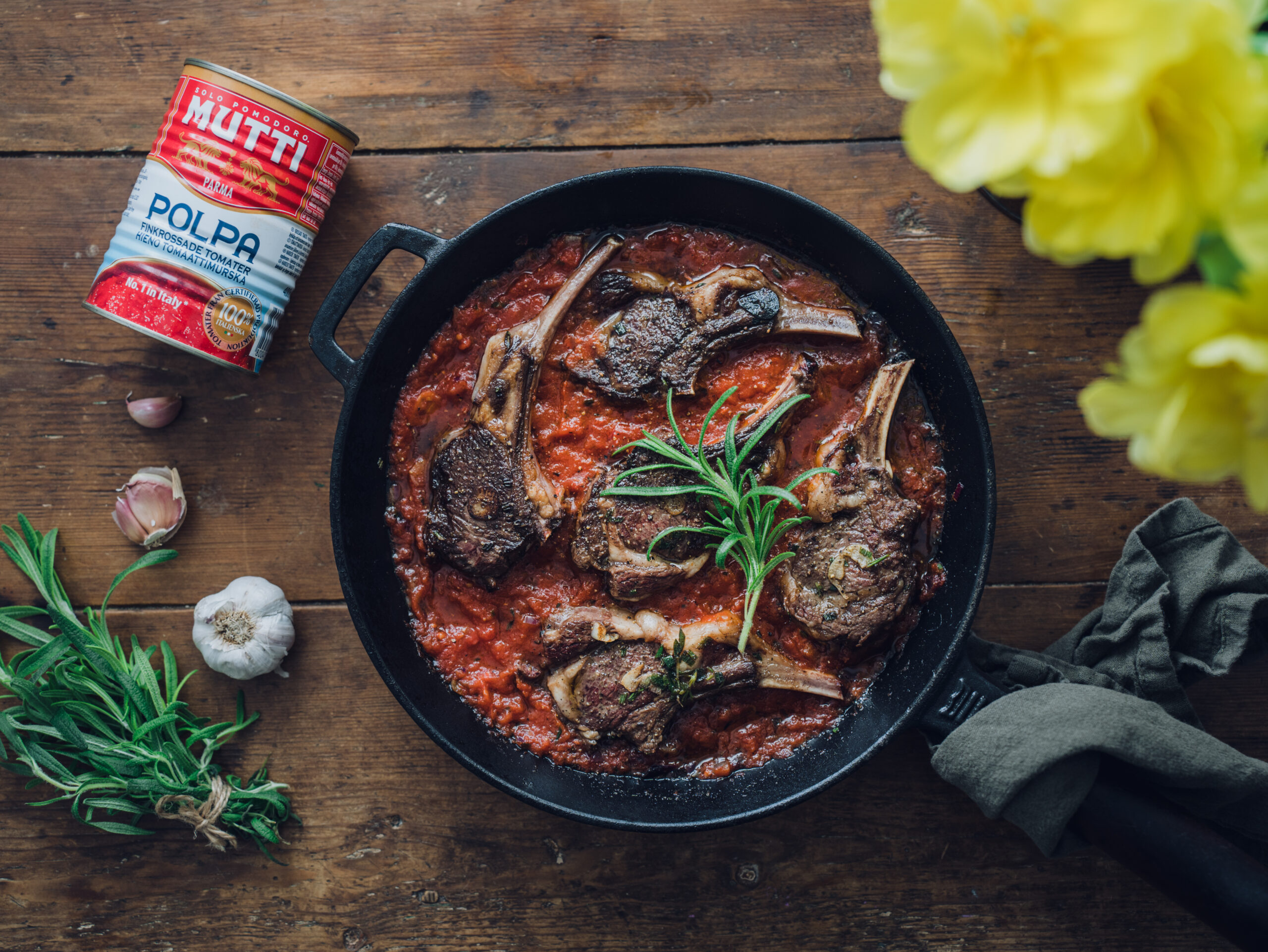 Lammeribbe i tomatsauce