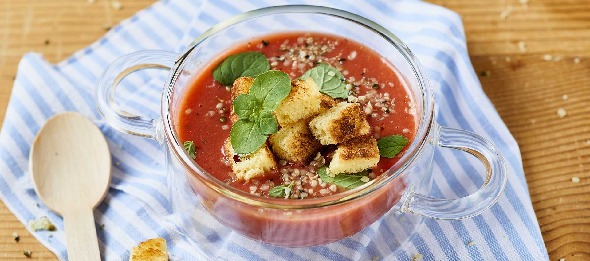Gazpacho med jordbær med tomatpuré