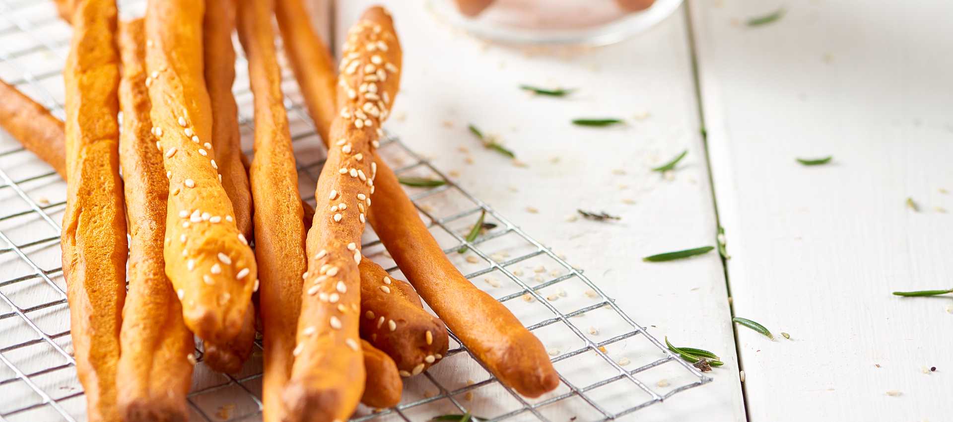 Brødpinner: Blandede grissini med tomat