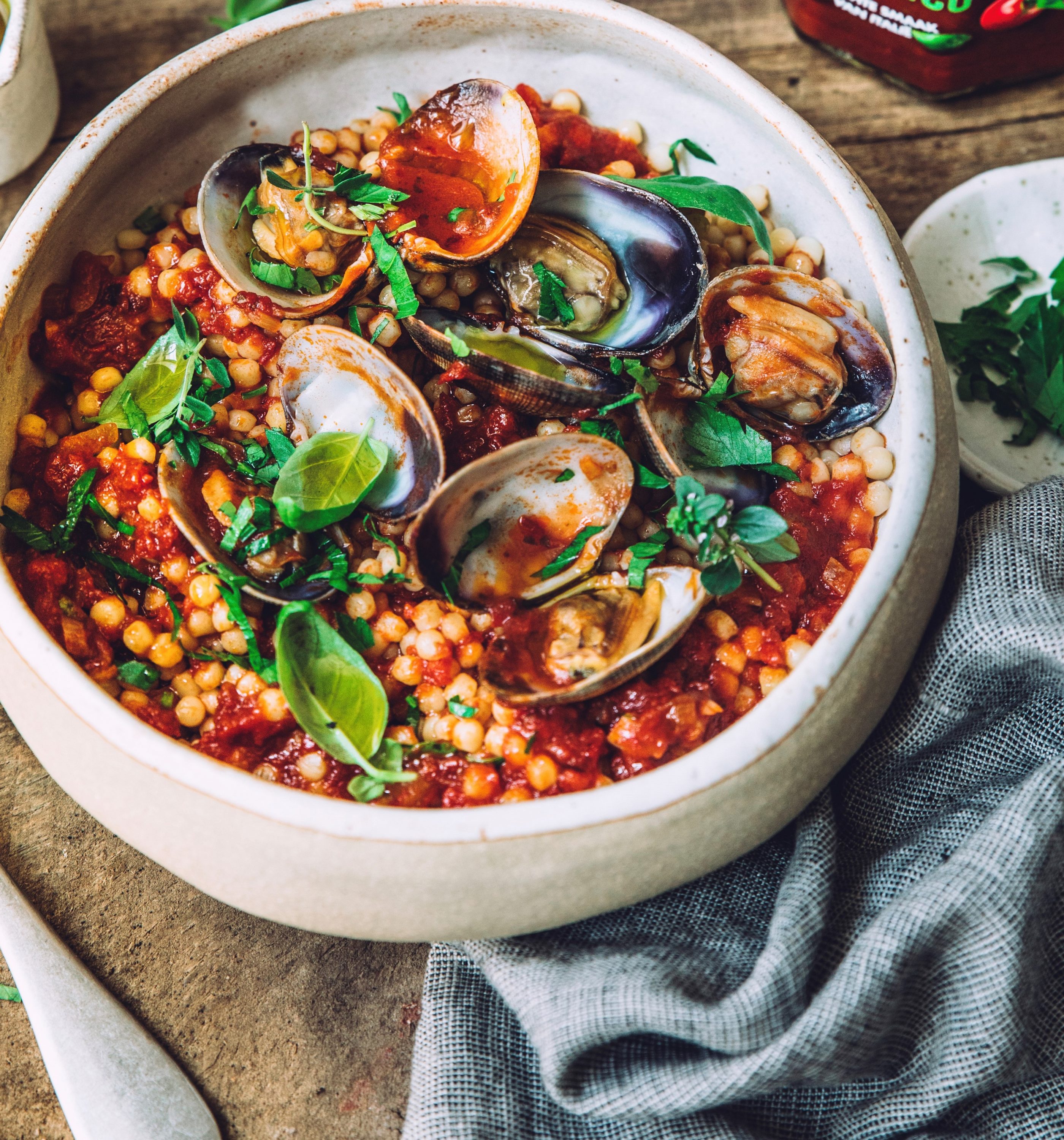 Pasta Vongole og tomatsaus med basilikum