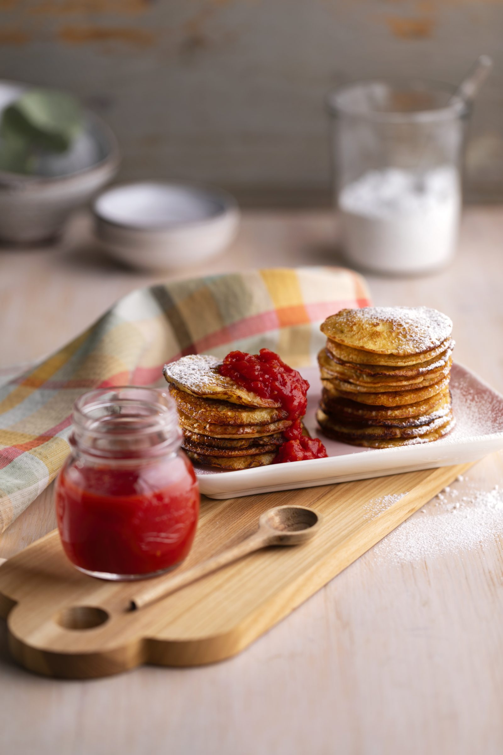 Grotpannekaker med sott tomatsylteto