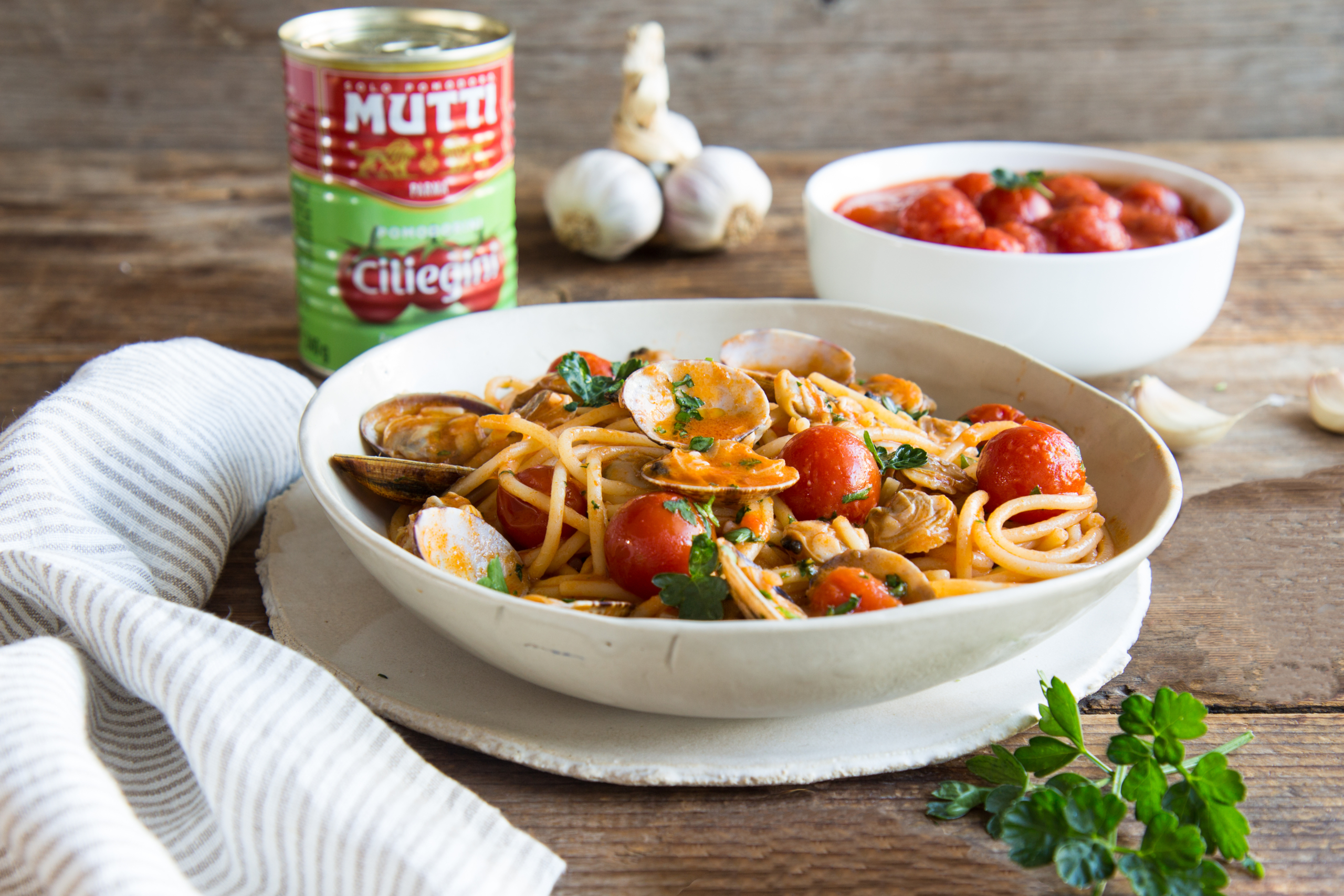 Spagetti med muslinger og cherrytomater