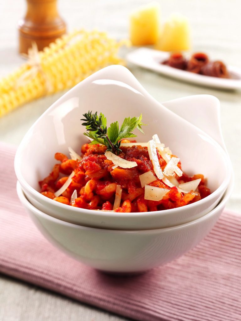 Fusillonipasta med ansjoviskräm och fårostflarn Fusillonipasta med ansjoviskräm och fårostflarn
