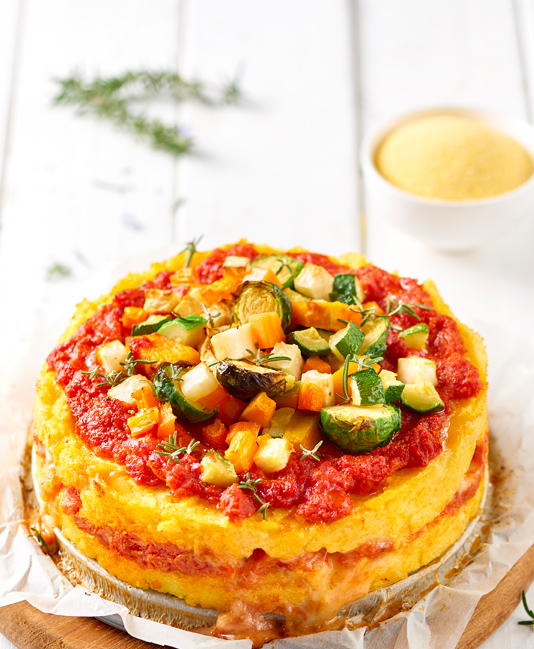 Polentagratäng med grönsaker, ost och tomat Polentagratäng med grönsaker, ost och tomat