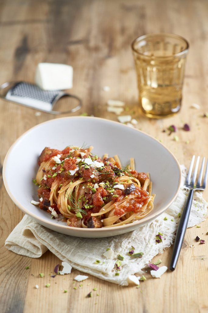 Aubergine pasta med tomat och pistagenötter Aubergine pasta med tomat och pistagenötter