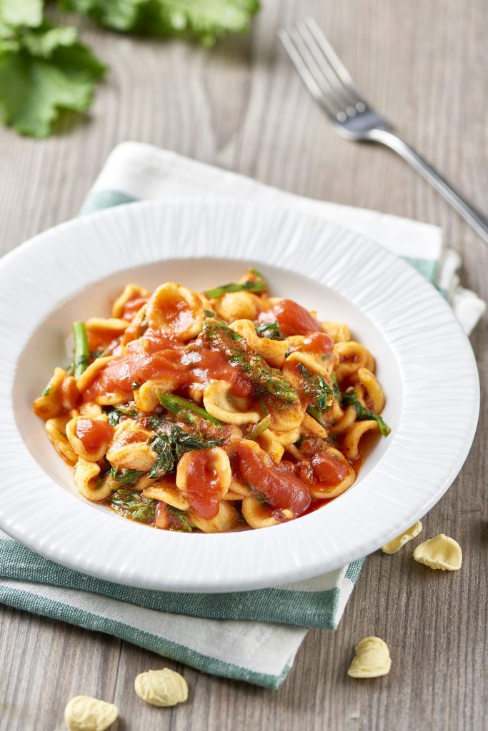 Orecchiettepasta med tomat, ’nduja och kålrotsblast Orecchiettepasta med tomat, ’nduja och kålrotsblast