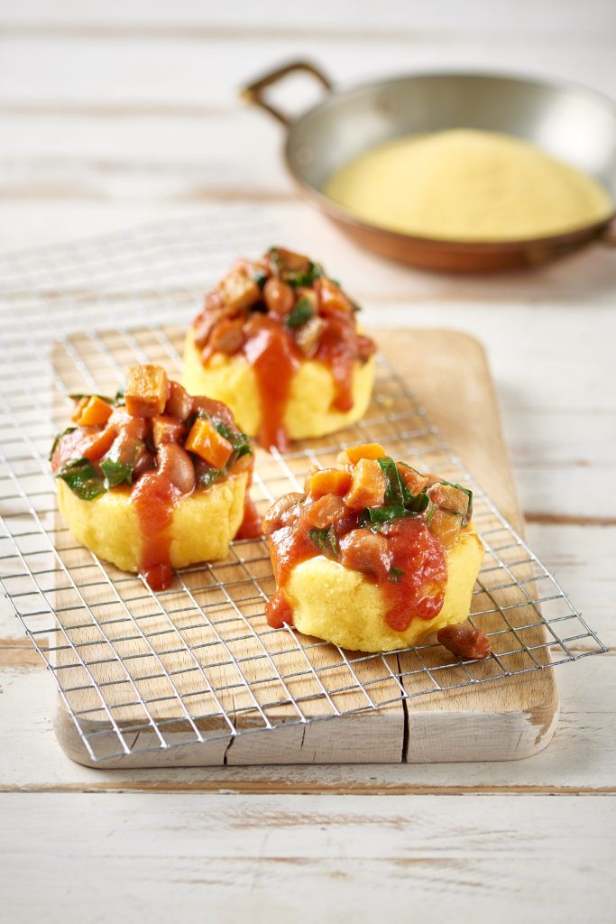 Polenta med bön-och seitansås Polenta med bön-och seitansås