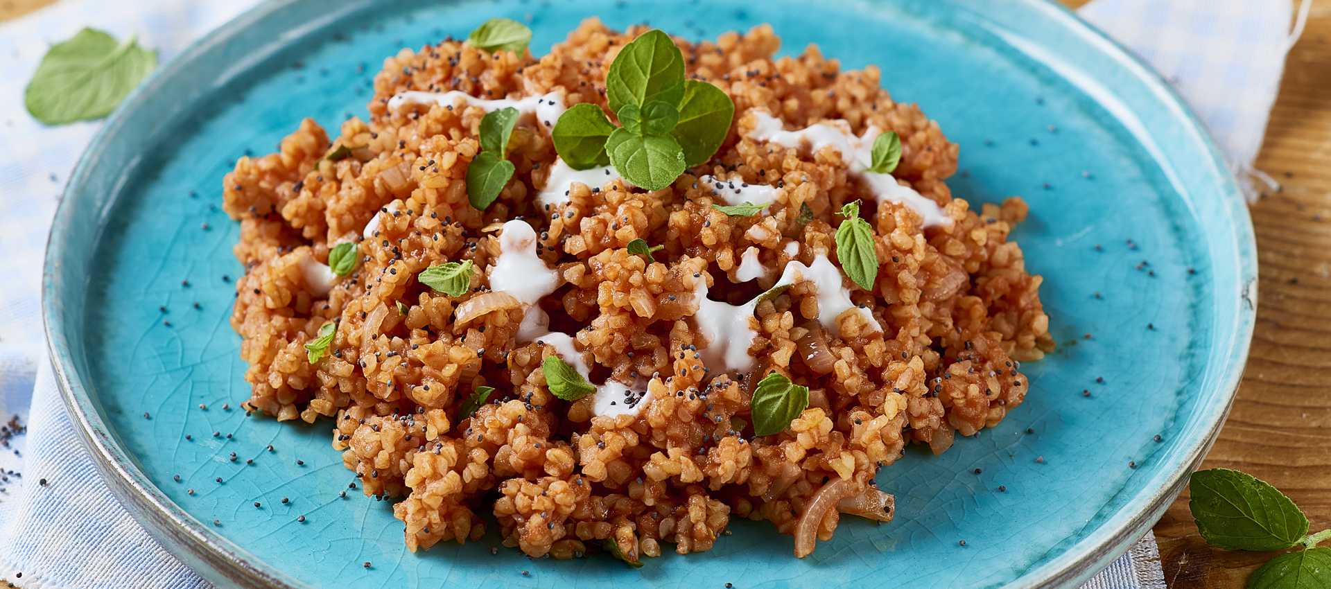 Myntabulgur med lök, tomat och yoghurt