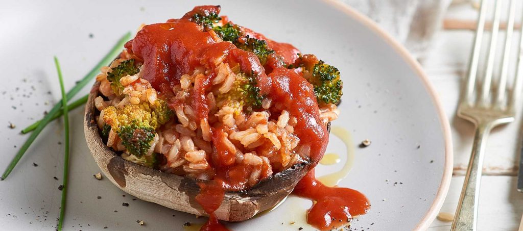 Svampar fyllda med fullkornsris och broccoli Svampar fyllda med fullkornsris och broccoli