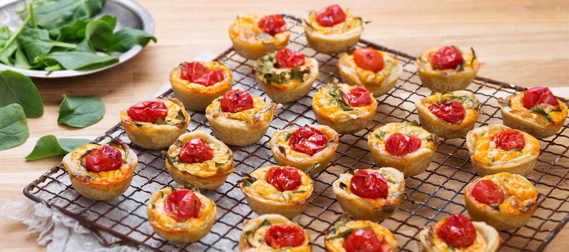 Småpajer med tomat, spenat och mozzarella