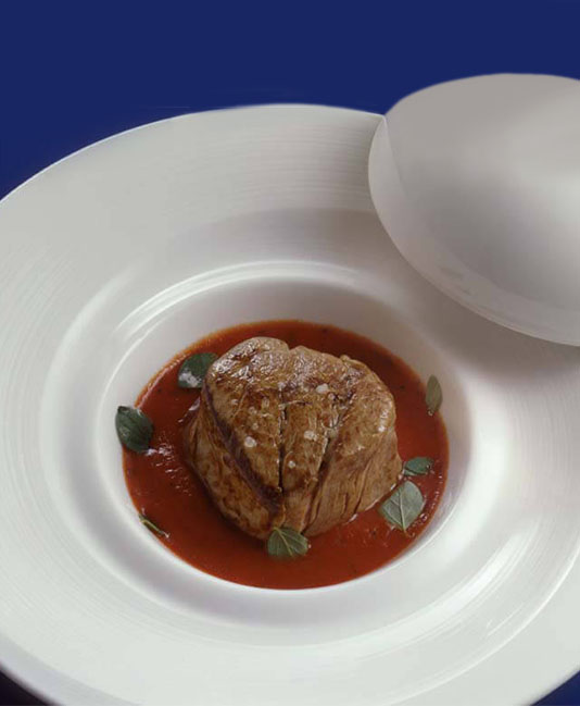 Tournedos av kalvkött med pizzaiolasås gjord på Mutti Passerade Tomater Tournedos av kalvkött med pizzaiolasås gjord på Mutti Passerade Tomater