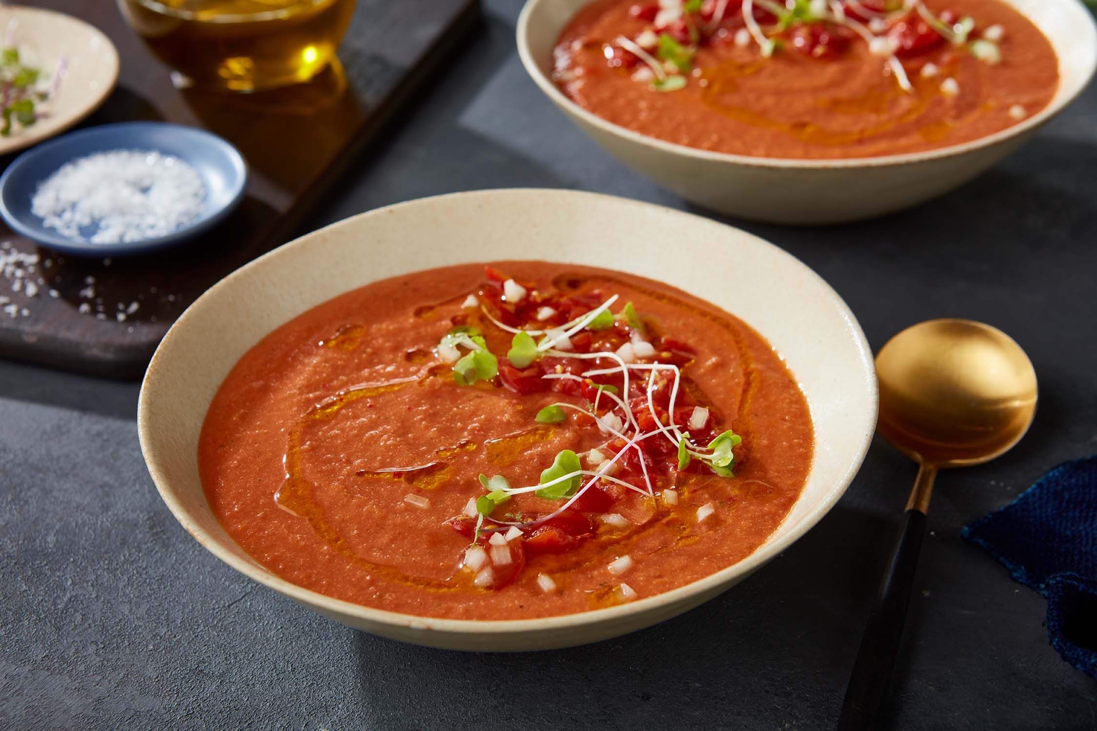Tomatsoppa med basilika och parmesan