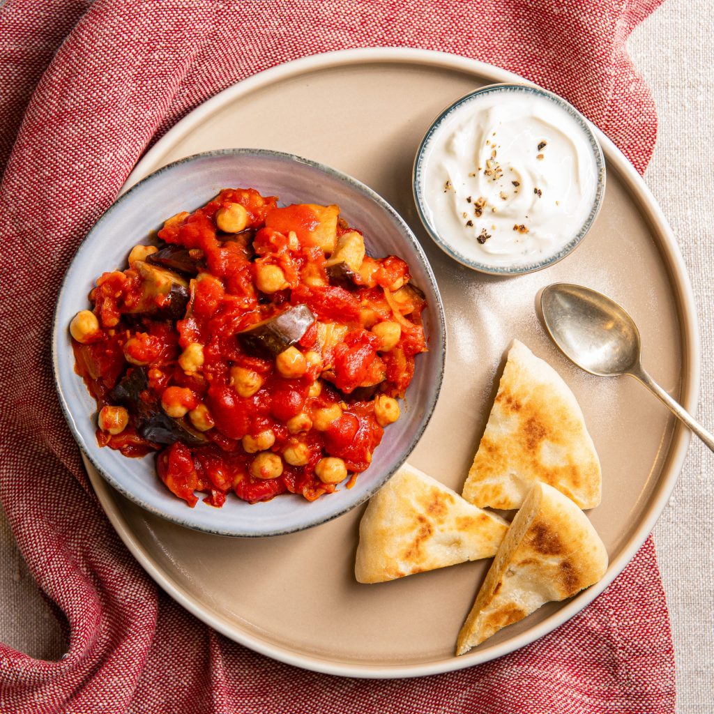 Pitabröd med kryddiga auberginer och tomat Pitabröd med kryddiga auberginer och tomat