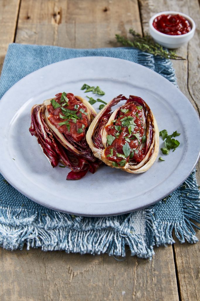 Grillad radicchio med tomat och vit balsamvinäger Grillad radicchio med tomat och vit balsamvinäger