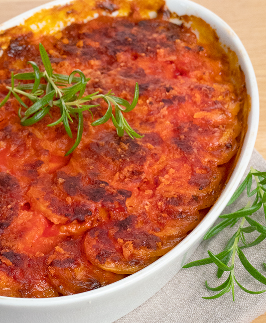 Potatisgratäng á la dauphinoise med tomat och ost