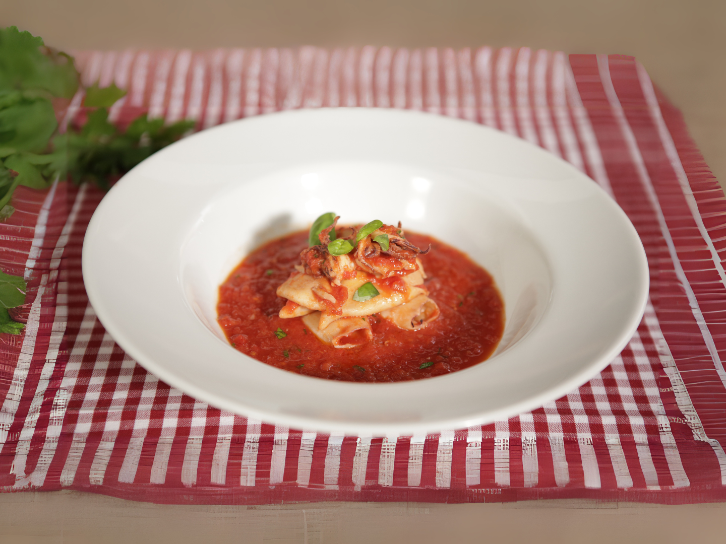Tintenfische in italienischer tomatensauce