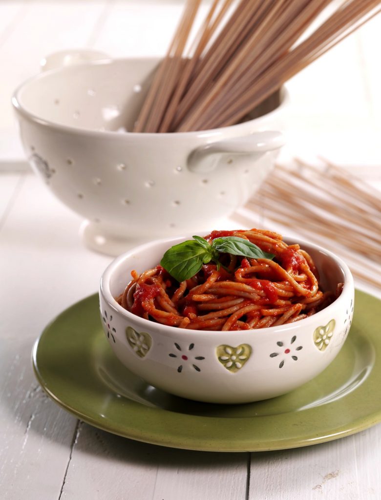 Dinkel- oder Vollkornspaghetti mit Datteltomaten Dinkel- oder Vollkornspaghetti mit Datteltomaten