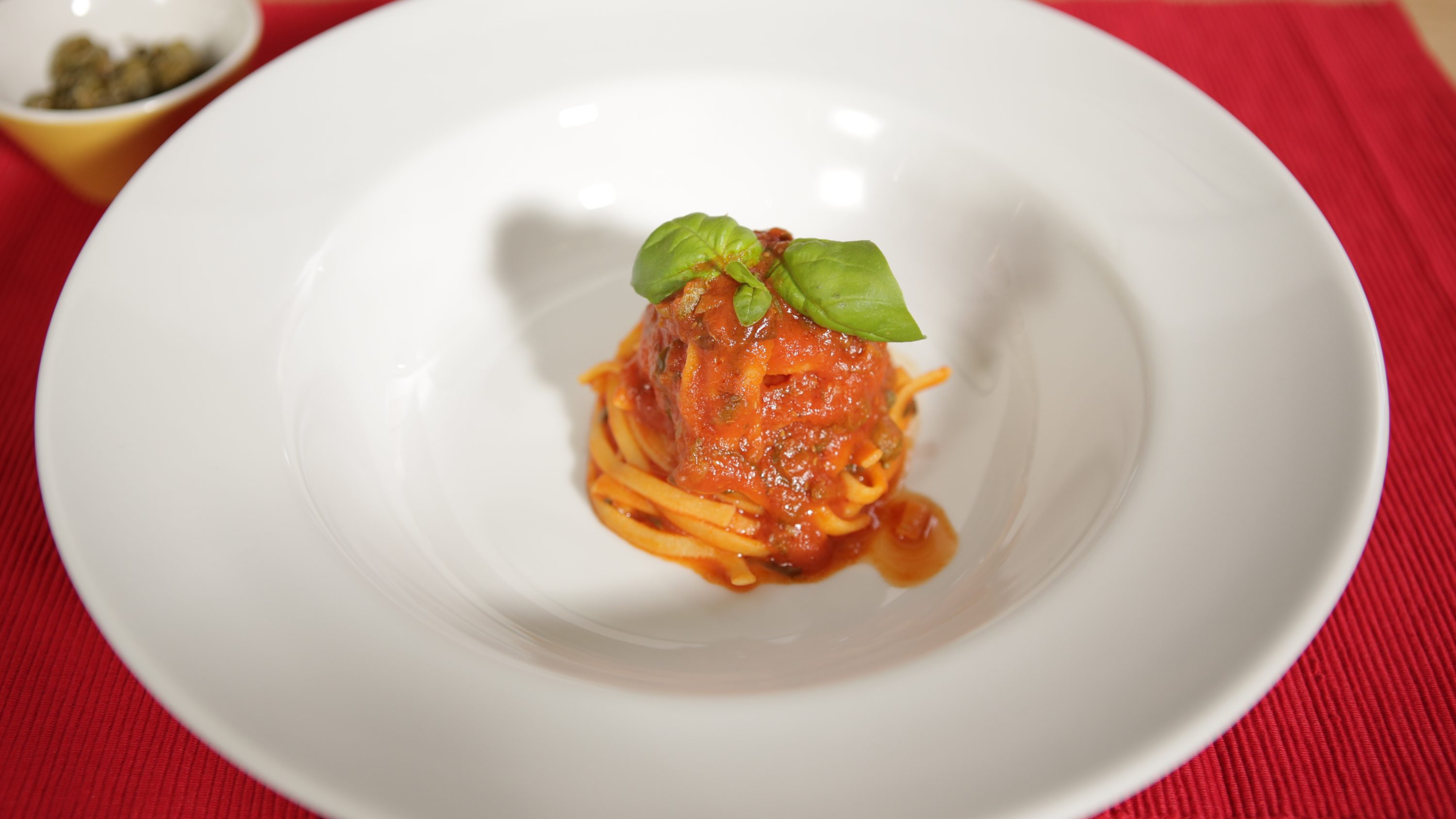 Tagliolini pasta in spinat-sauce