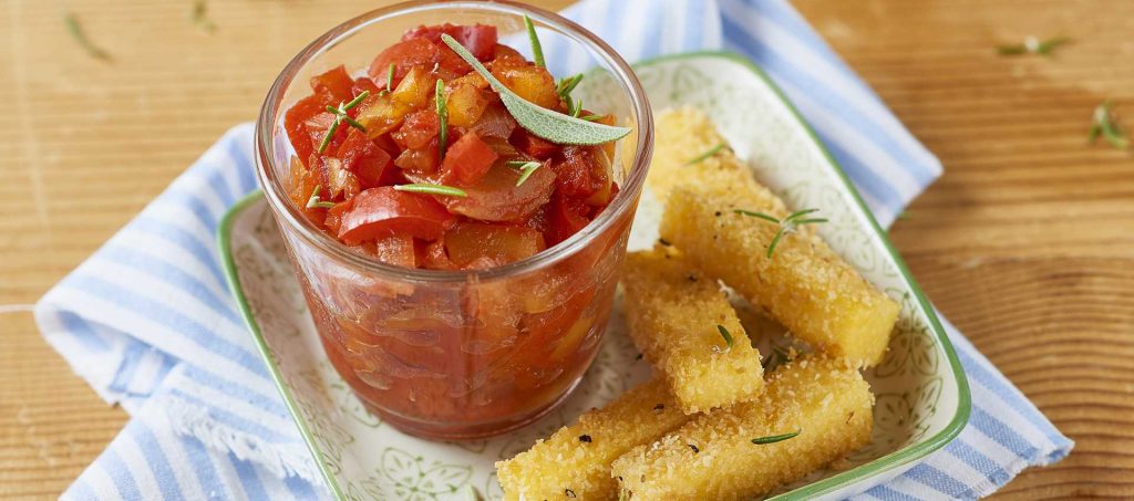 Pikantes Paprikaschoten-Chutney mit Polenta Pikantes Paprikaschoten-Chutney mit Polenta