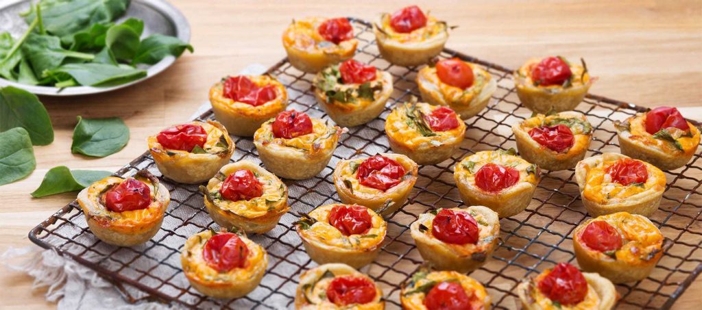 Kleine Pasteten mit Tomaten und Spinat Kleine Pasteten mit Tomaten und Spinat