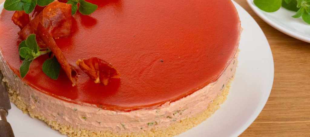 Tomaten-Käsekuchen auf einem Couscous-Boden Tomaten-Käsekuchen auf einem Couscous-Boden