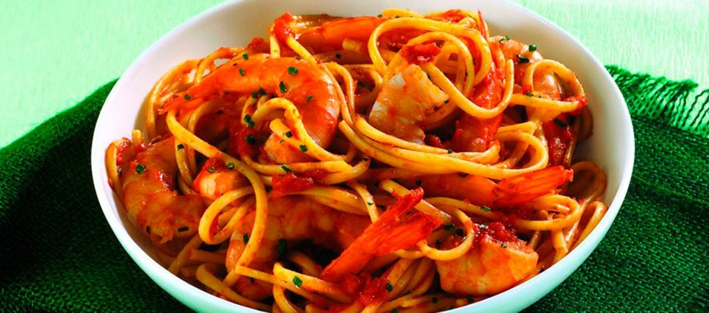 Linguine mit Riesengarnelen und Feinstes Tomatenfruchtfleisch Linguine mit Riesengarnelen und Feinstes Tomatenfruchtfleisch