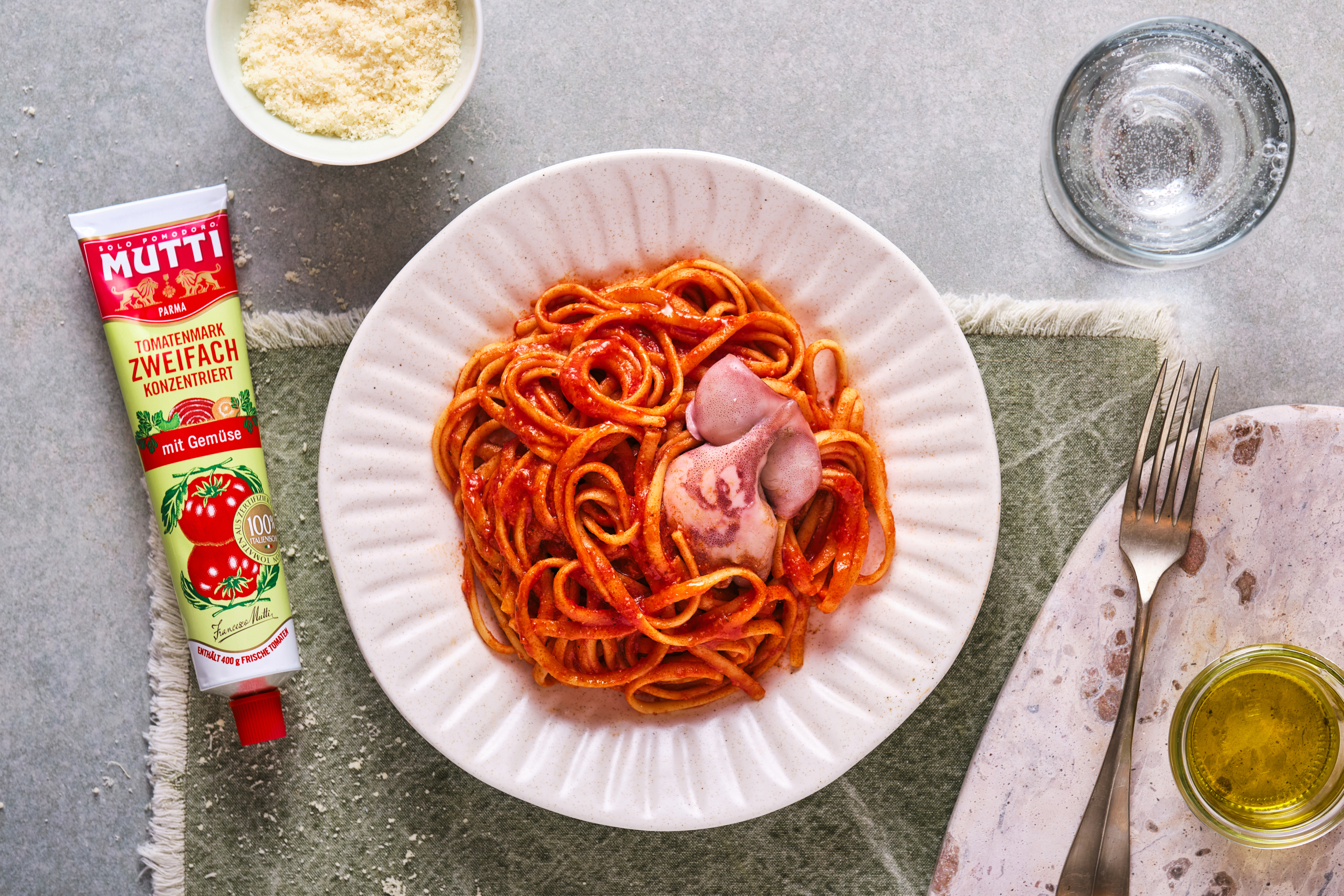 Linguine mit MUTTI Verdurine und gefülltem Tintenfisch