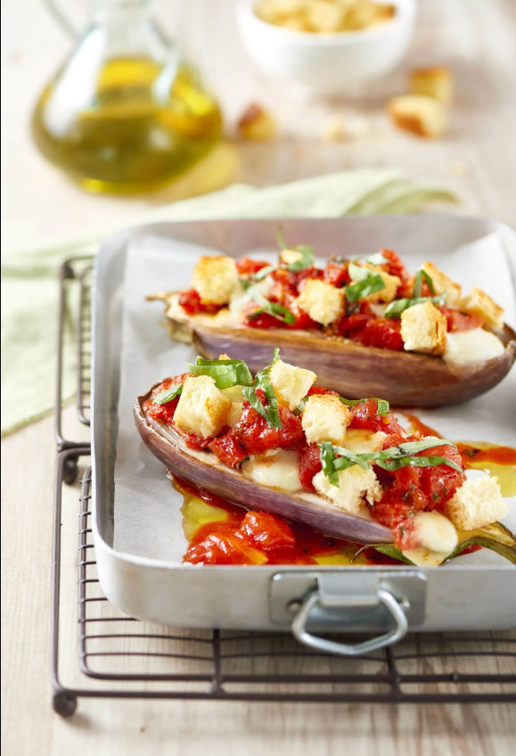 Auberginen-Boote mit Tomaten und knusprigem Brot