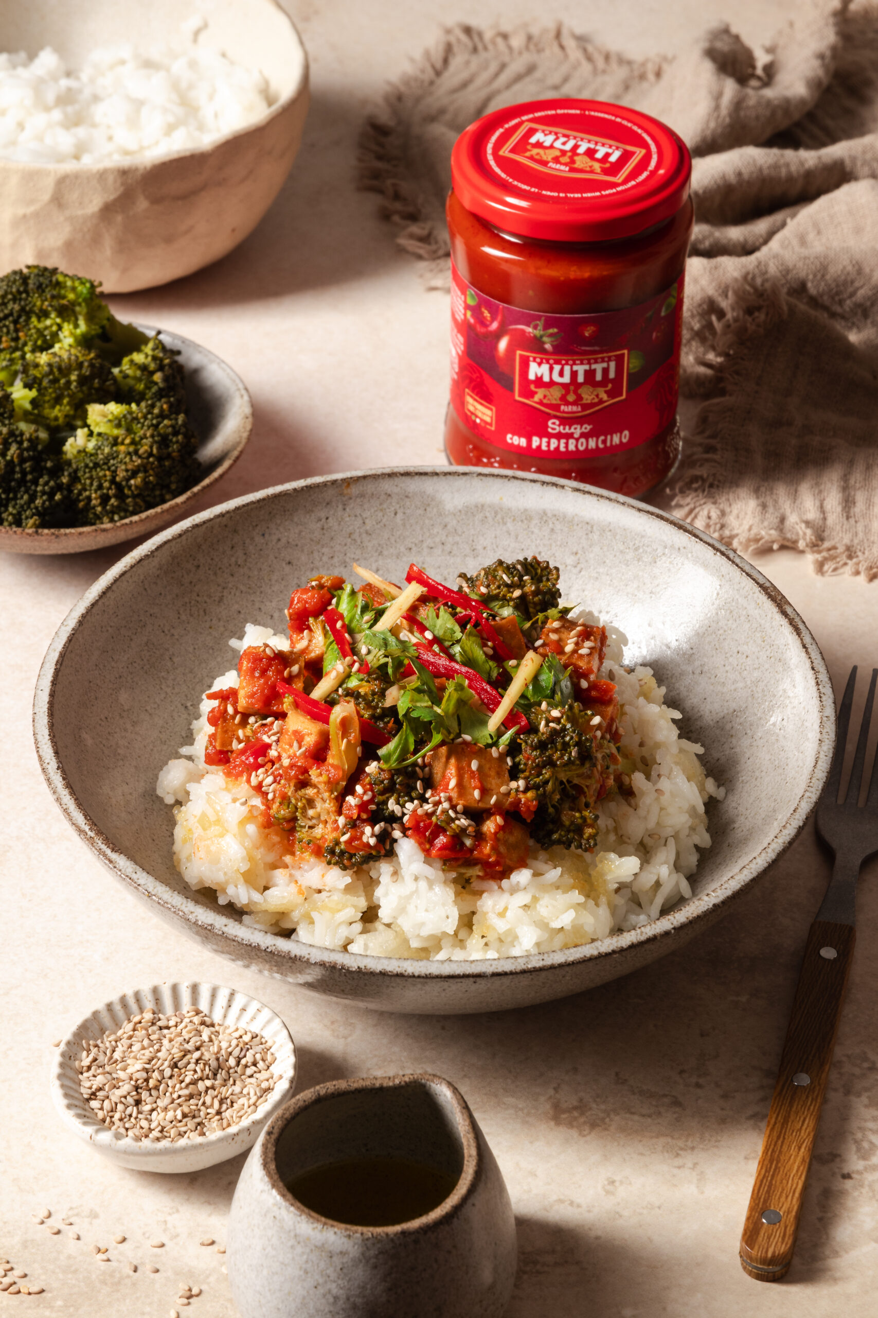 Asiatische Tofu-Gemüse Reisbowl