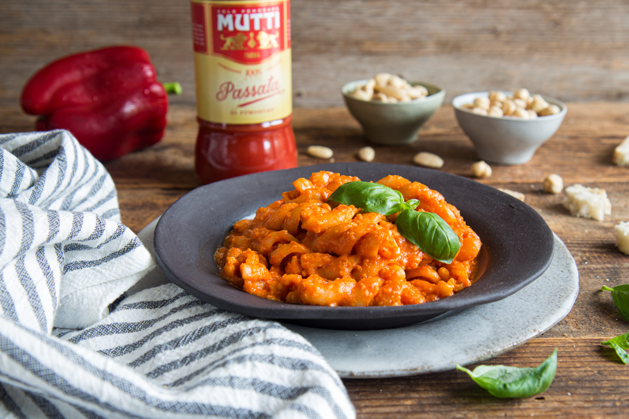 Romesco-Pasta mit gerösteter Paprika