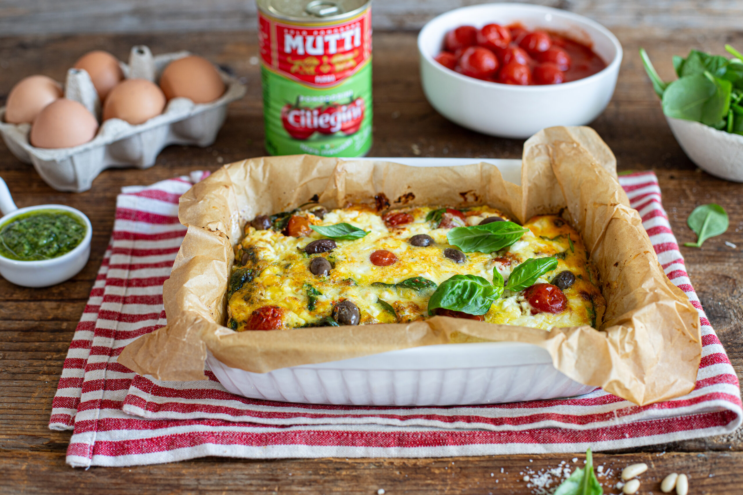 Omelette mit Kirschtomaten, Feta & Pesto