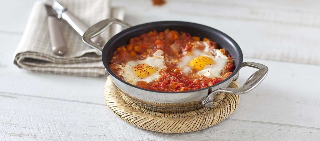 Oeufs au plat en nid de tomates Oeufs au plat en nid de tomates