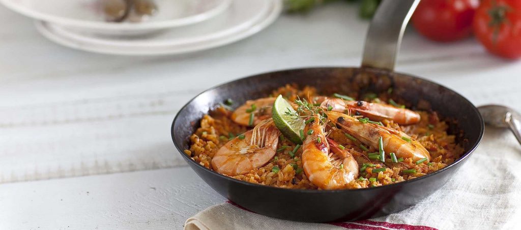 Riz poêlé à la tomate et aux crevettes Riz poêlé à la tomate et aux crevettes