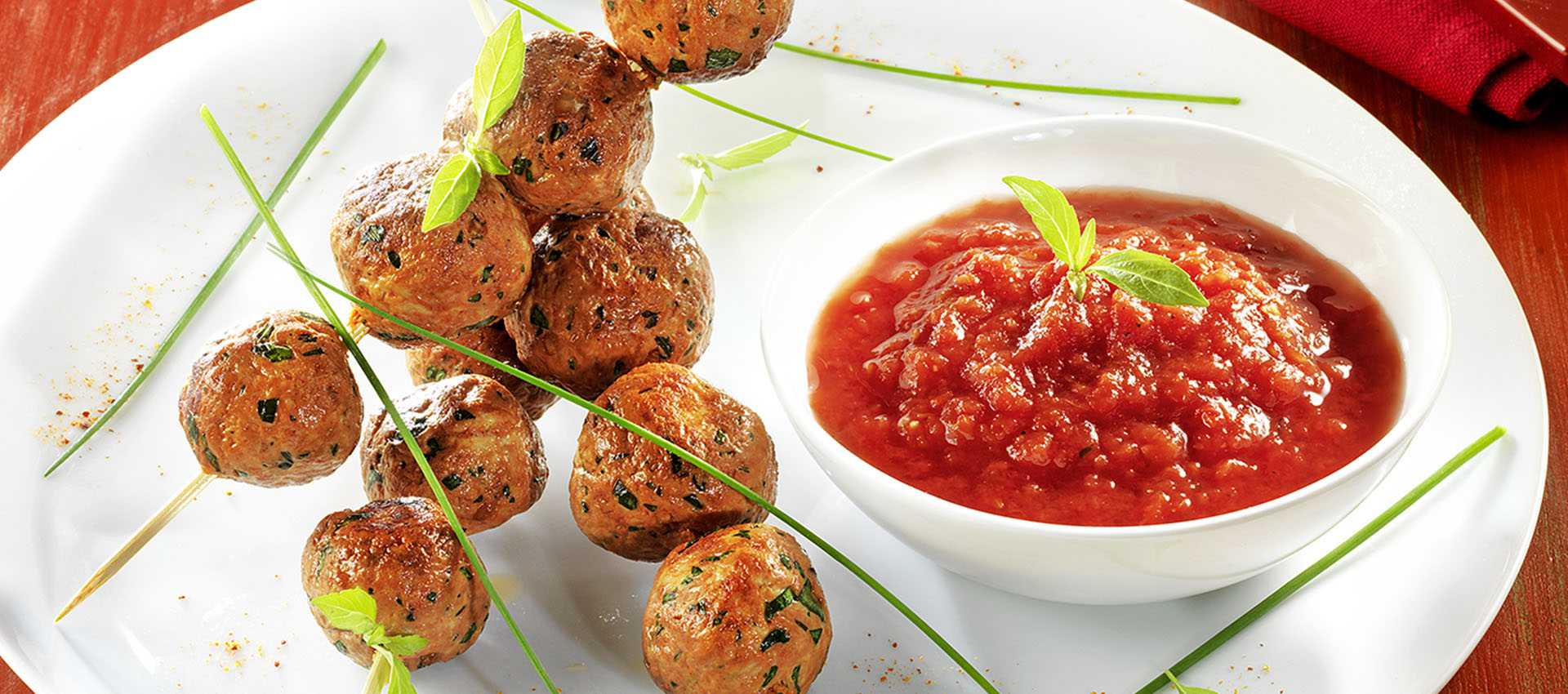 Boulettes de poulet parfumées à la tomate