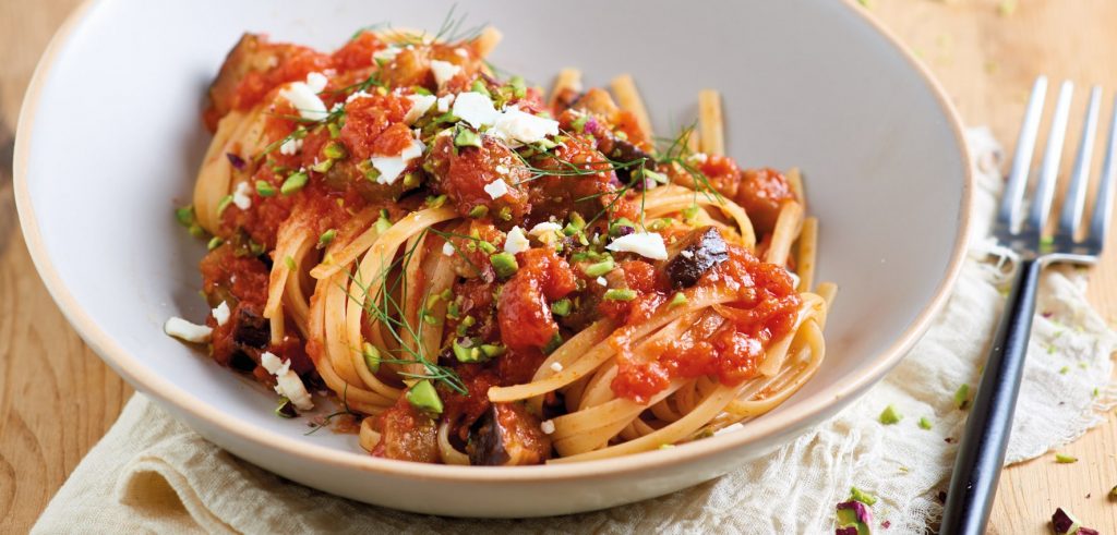 Linguine à la sauce tomate et aux aubergines Linguine à la sauce tomate et aux aubergines