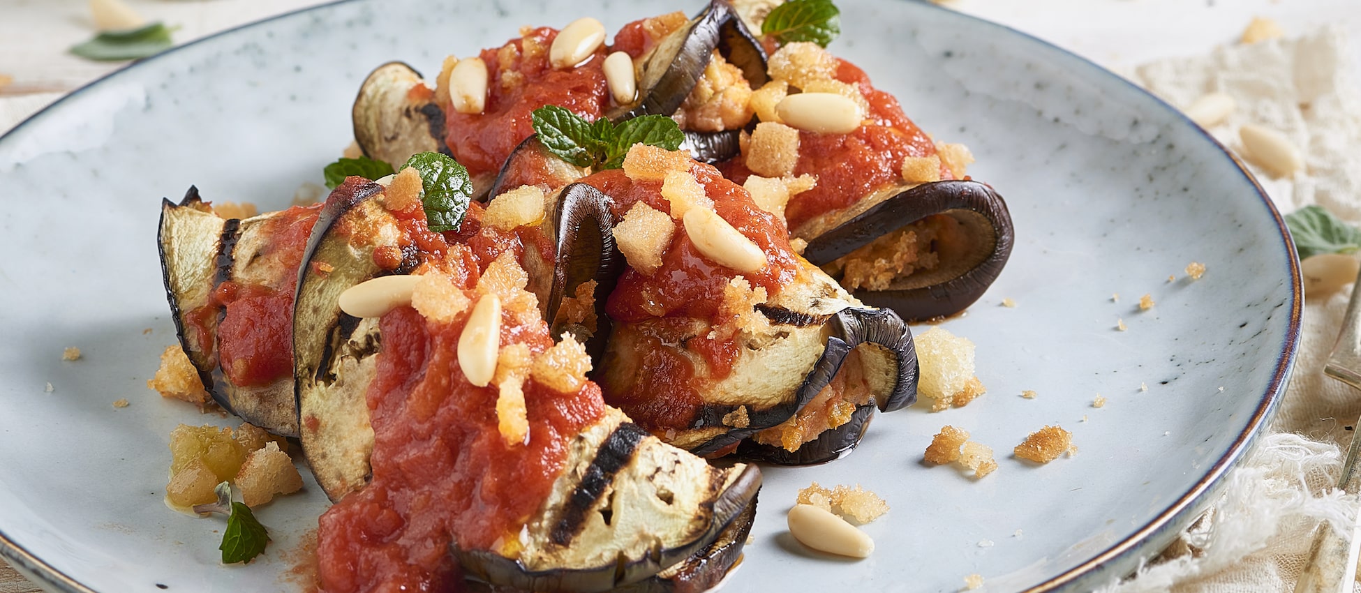 Roulés d&rsquo;aubergines farcis à la tomate